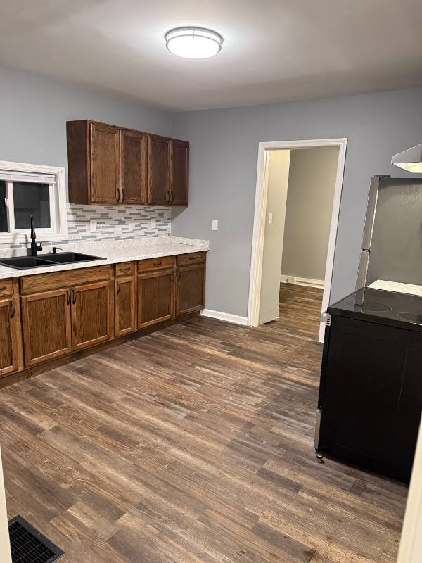 208 E N St - Photo 7 of 25