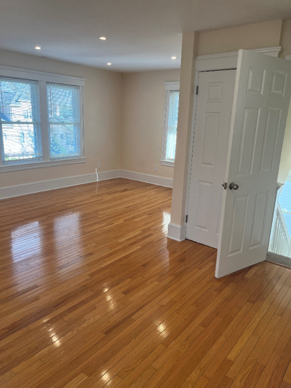 8 E Bayview Ave - Photo 6 of 24