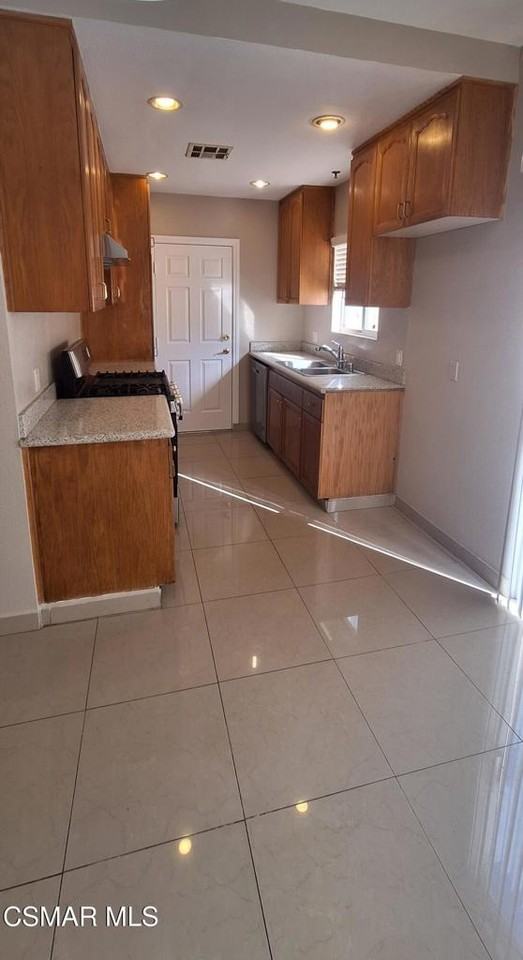 7337 Balboa Blvd #7337-5 - Photo 4 of 13