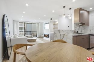 911 N Kings Rd - Photo 1 of 1