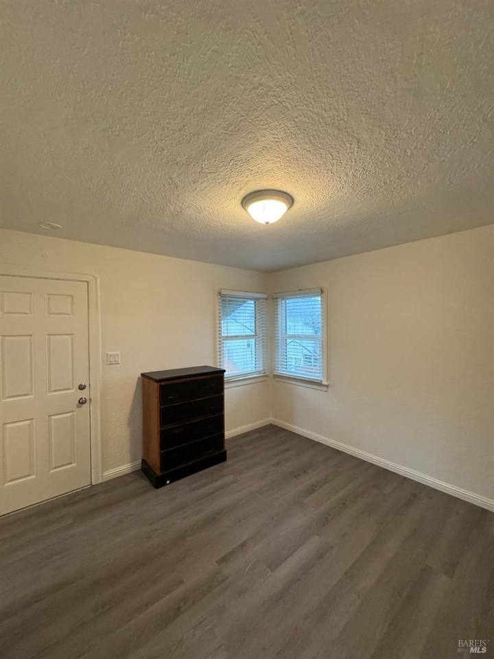 318 Capitol St #318 - Photo 5 of 18