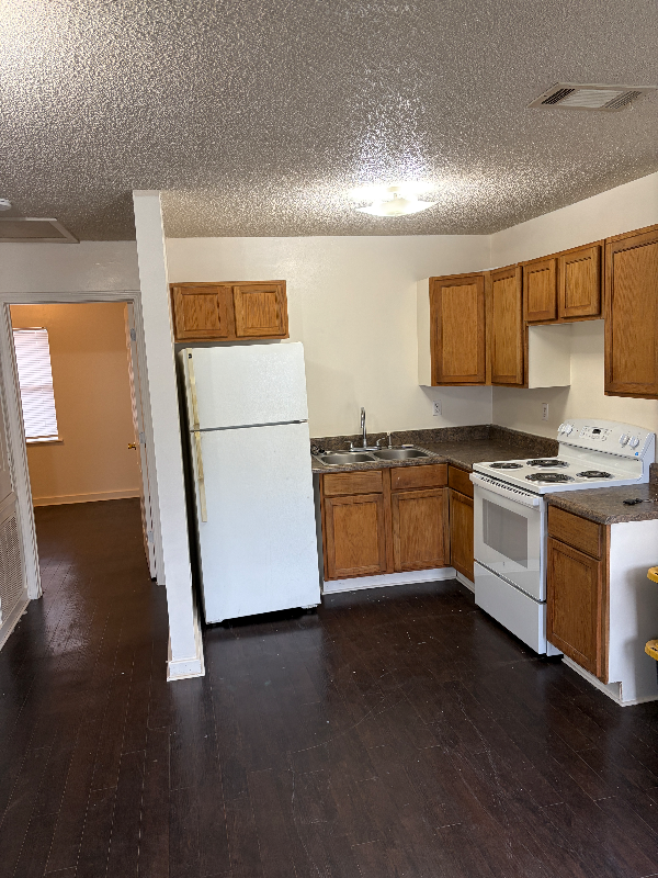 19490 Magnolia Ave #E - Photo 3 of 6