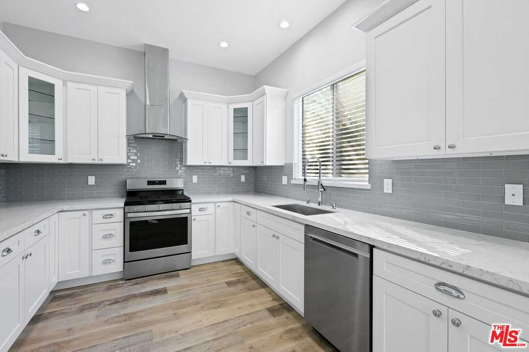 13550 Hamlin St #13550 - Photo 4 of 18