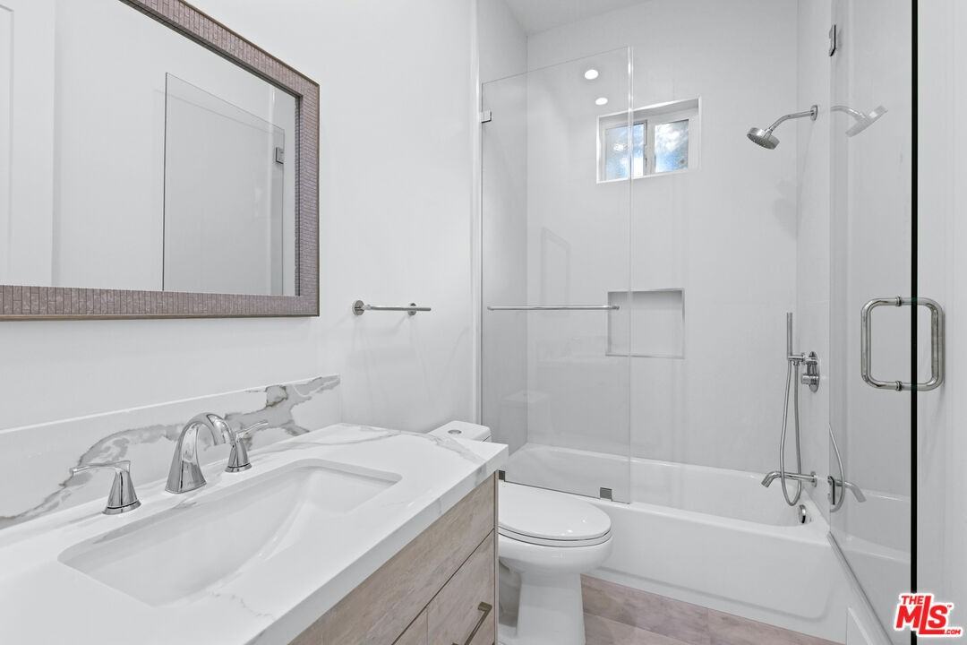 13550 Hamlin St #13550 - Photo 5 of 18