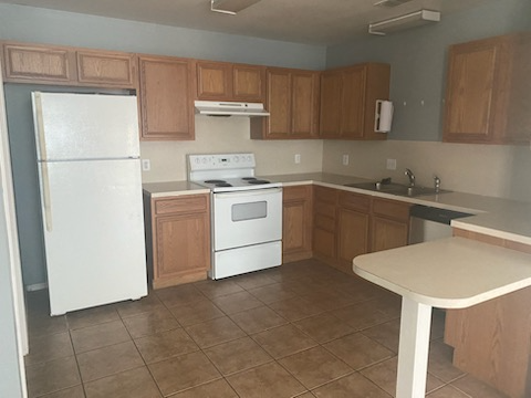 604 N Englewood Ave - Photo 3 of 8