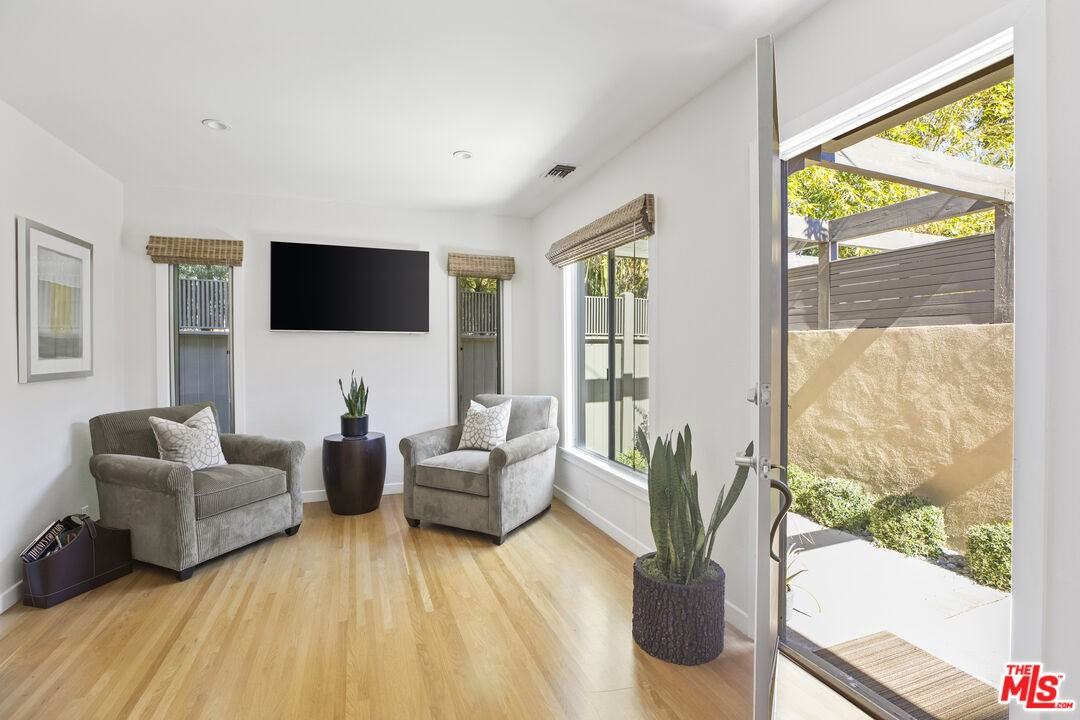 733 Westmount Dr #733 - Photo 3 of 9