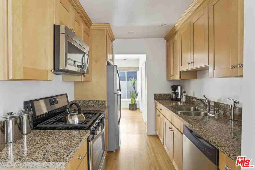 733 Westmount Dr #733 - Photo 5 of 9