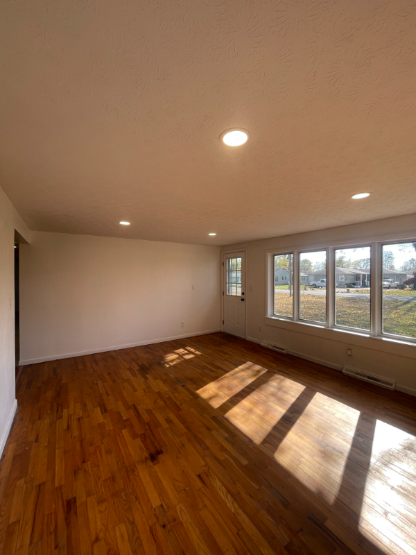 218 Mouser St - Photo 3 of 21