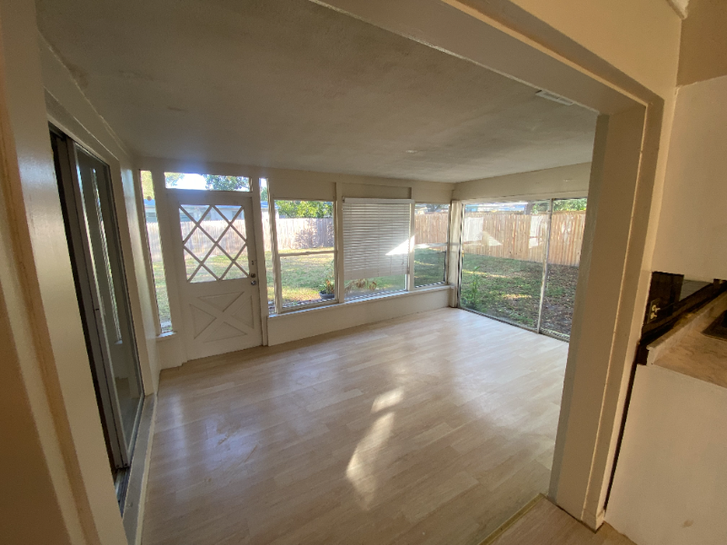 1120 8th Ave Ne - Photo 5 of 12