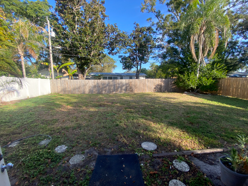 1120 8th Ave Ne - Photo 7 of 12