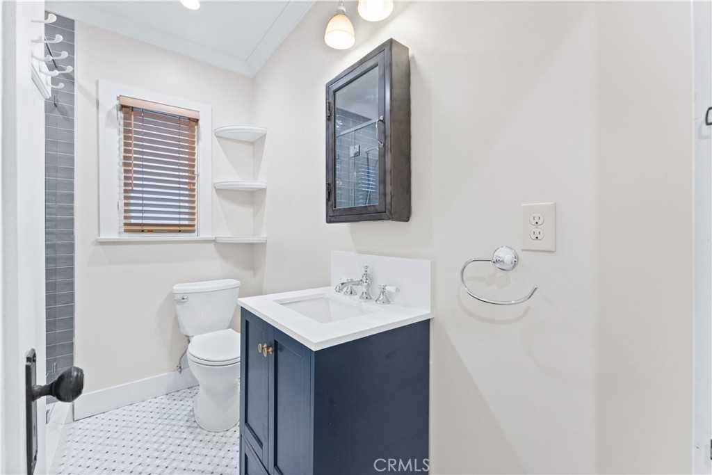 219 N Center St #219 - Photo 4 of 21