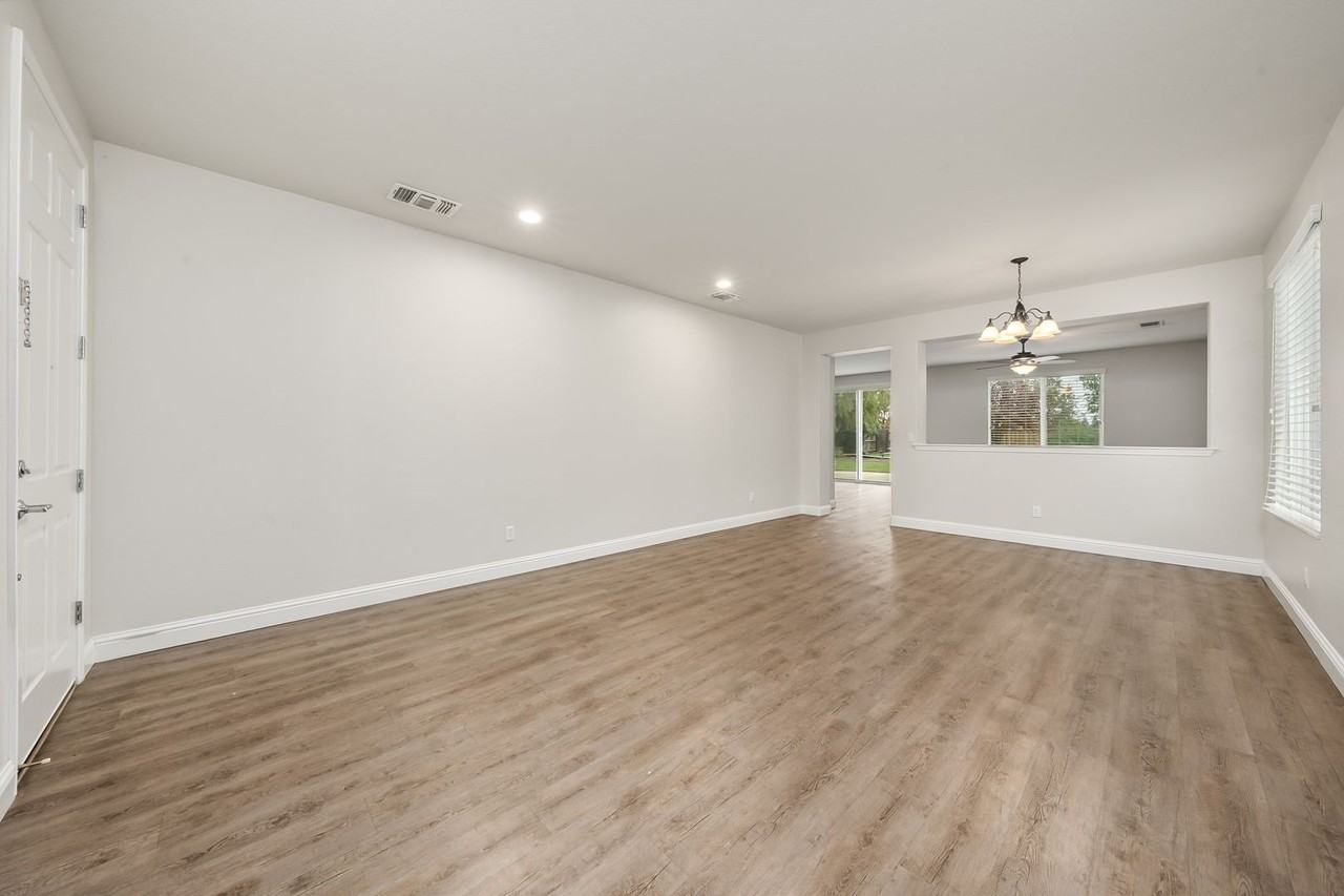 2120 Stansfield Dr - Photo 2 of 18