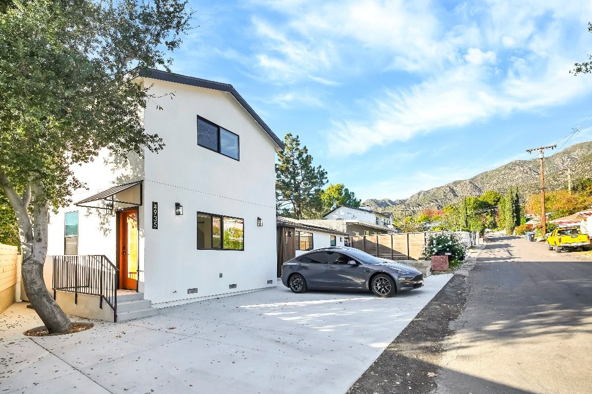 4935 Cloud Ave - Photo 3 of 24