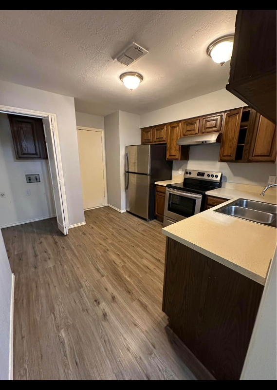 122 Larchbrook Dr - Photo 4 of 10