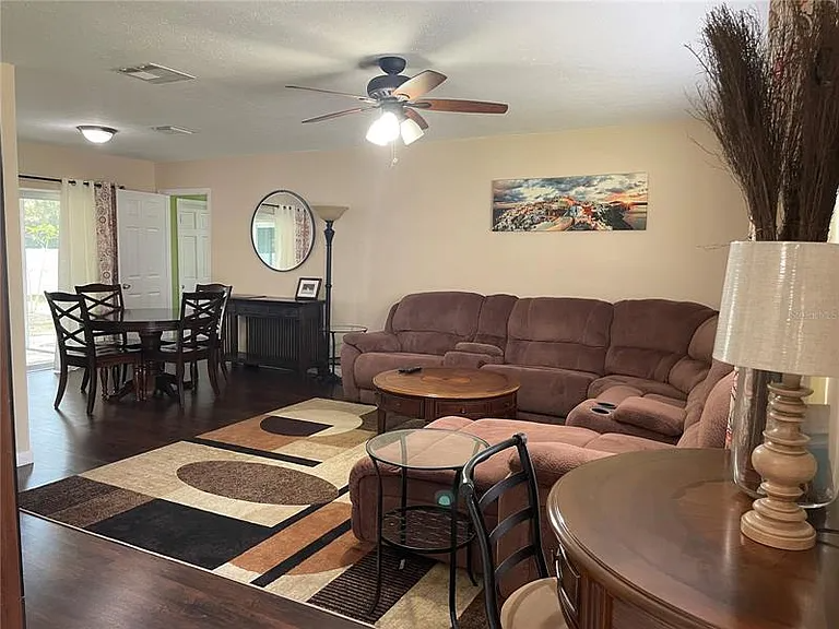 7111 N Whittier St - Photo 3 of 30