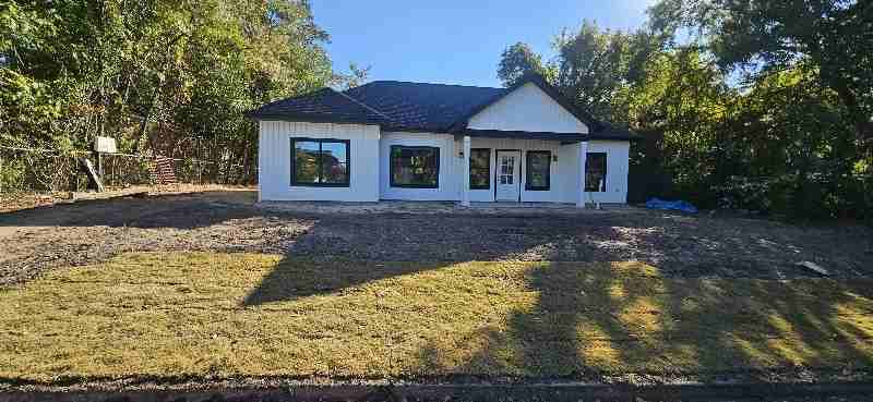 3112 Saint Louis St - Photo 3 of 6