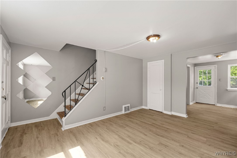 714 Taunton Pl - Photo 2 of 10