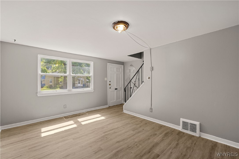 714 Taunton Pl - Photo 3 of 10