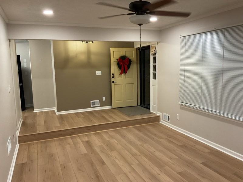 215 Thornton Dr - Photo 2 of 14