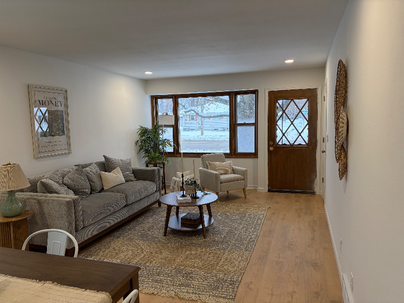 1524 Pewaukee Rd - Photo 2 of 8