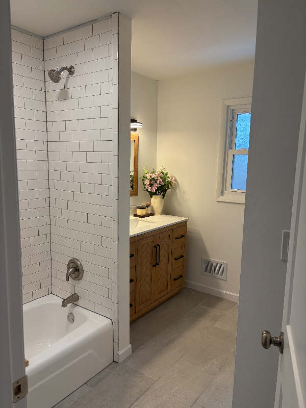 1524 Pewaukee Rd - Photo 5 of 8