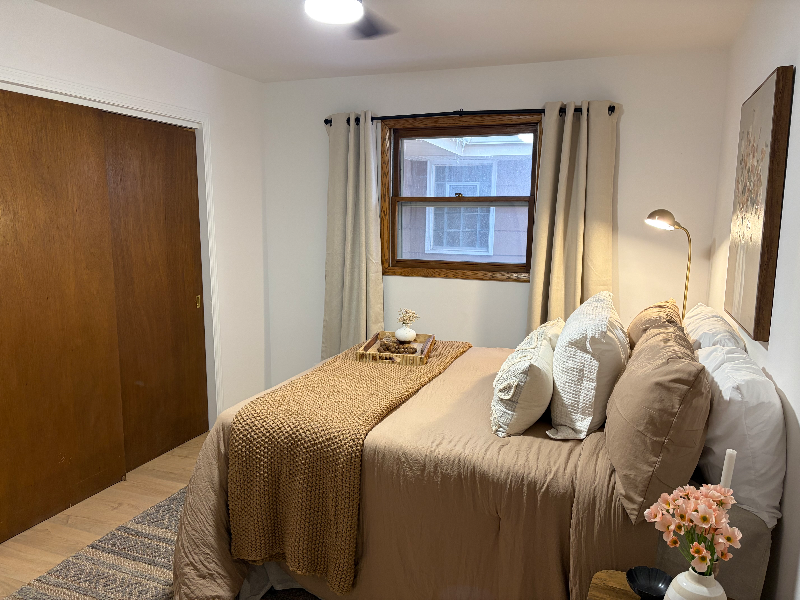 1524 Pewaukee Rd - Photo 6 of 8