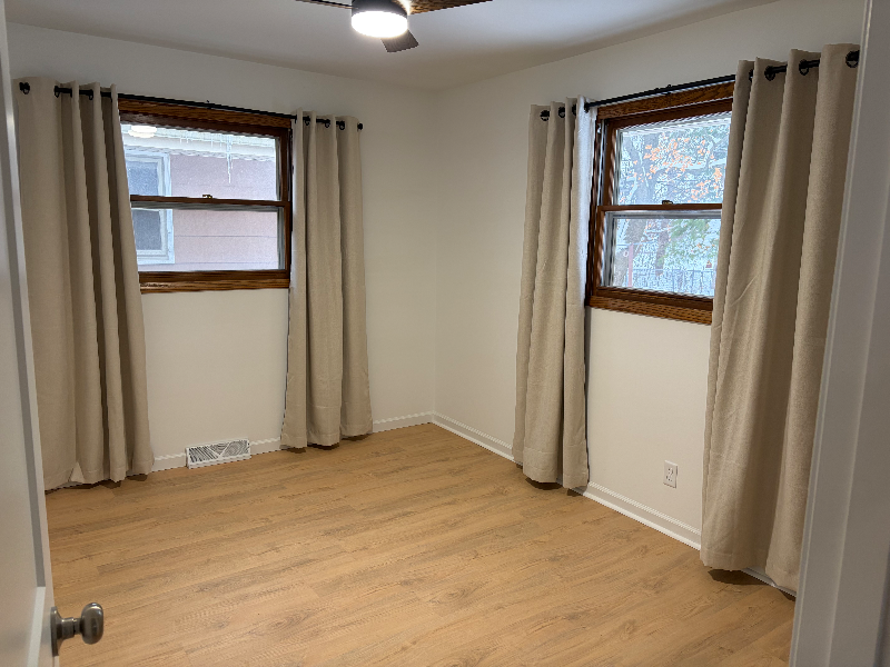 1524 Pewaukee Rd - Photo 7 of 8