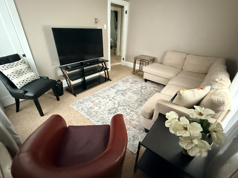 533 N 2nd St #B - Photo 3 of 13