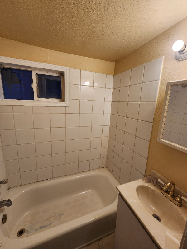 114 24th St #B - Photo 3 of 4