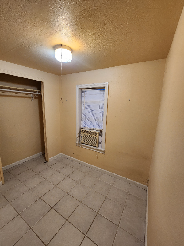 114 24th St #B - Photo 4 of 4