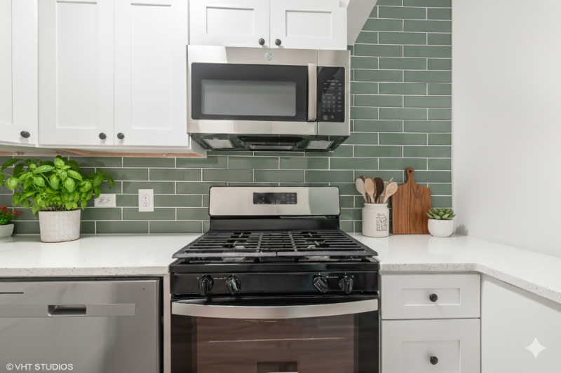 15701 Lamon Ave - Photo 3 of 11