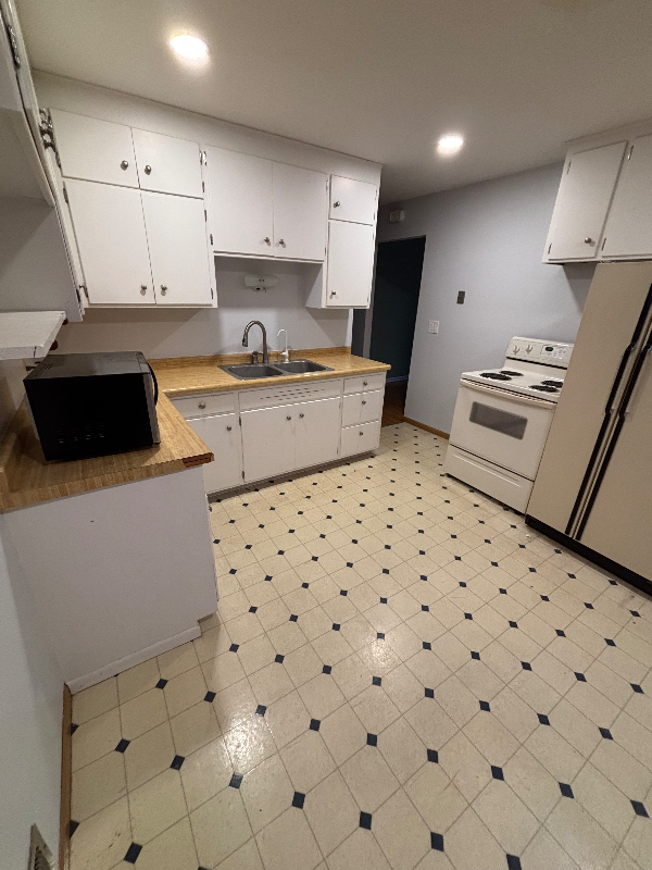 2057 Emerald Ln - Photo 2 of 20