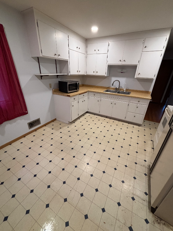 2057 Emerald Ln - Photo 3 of 20