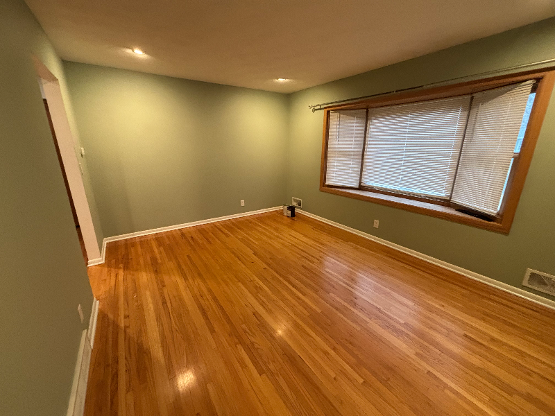 2057 Emerald Ln - Photo 6 of 20