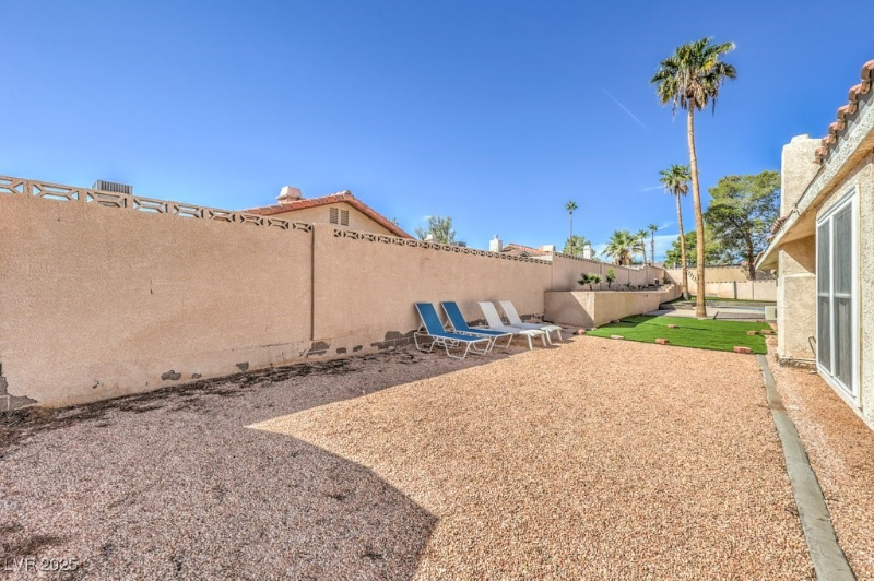 2240 Grayson Cir - Photo 2 of 20