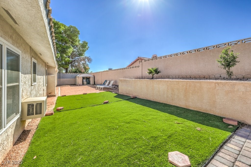 2240 Grayson Cir - Photo 3 of 20