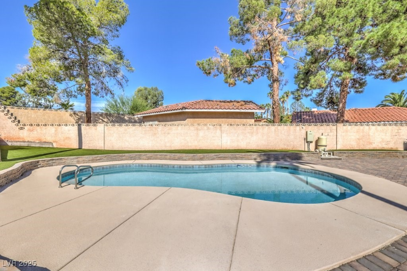 2240 Grayson Cir - Photo 4 of 20