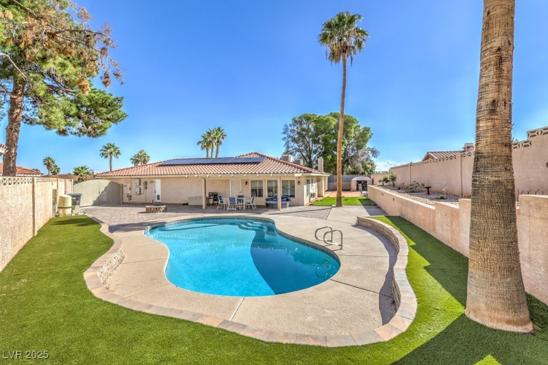 2240 Grayson Cir - Photo 5 of 20