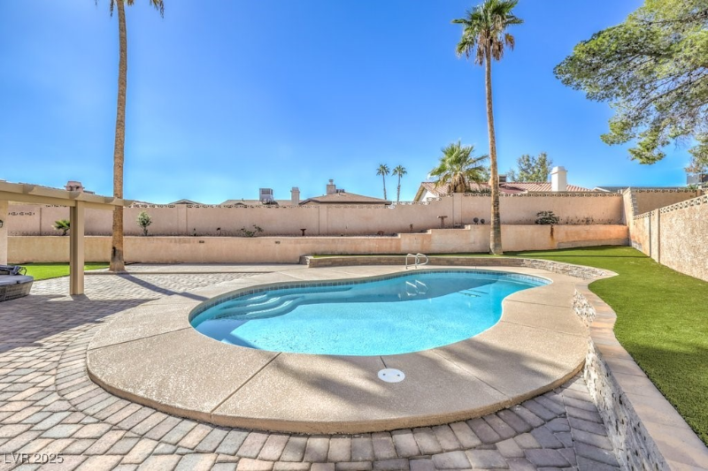 2240 Grayson Cir - Photo 6 of 20