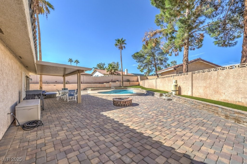 2240 Grayson Cir - Photo 7 of 20