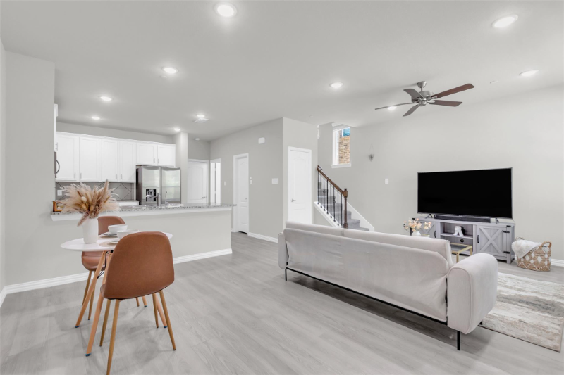 1249 Jones Trl - Photo 2 of 20