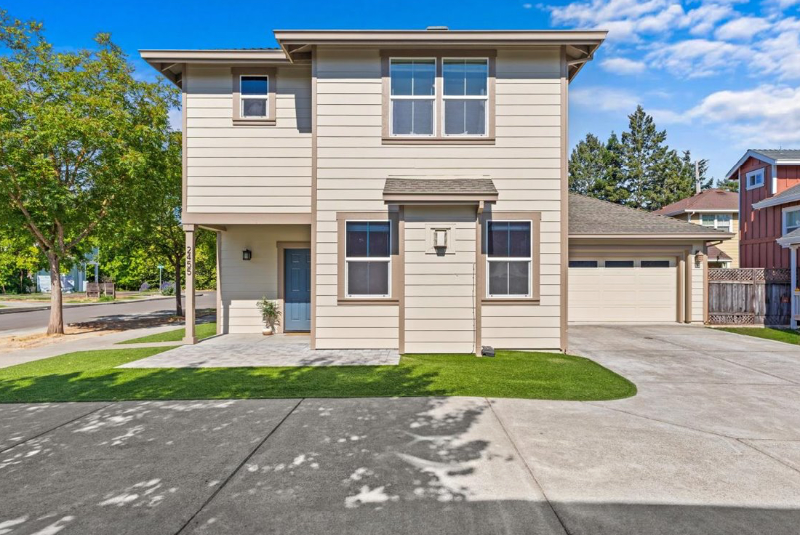 2455 Prairie Ln - Photo 2 of 20