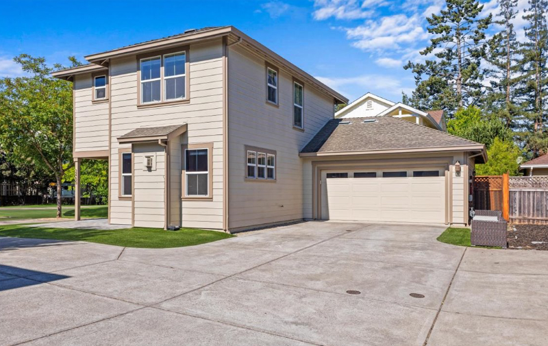 2455 Prairie Ln - Photo 3 of 20