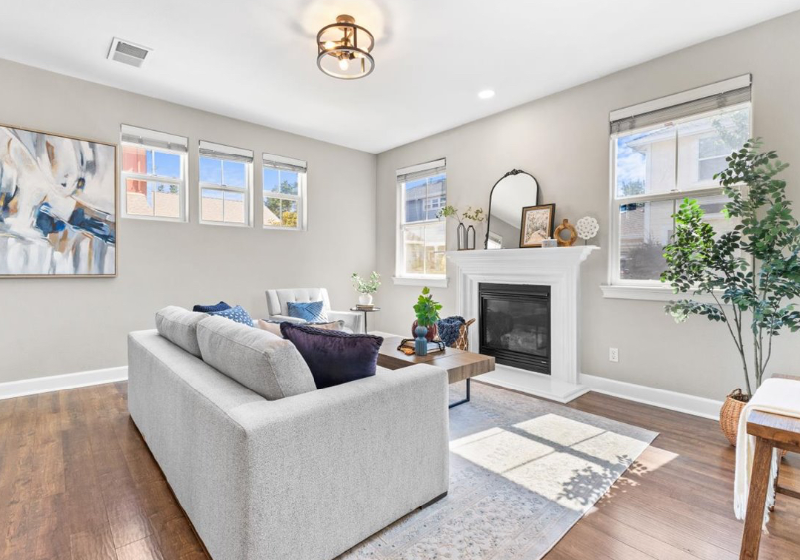 2455 Prairie Ln - Photo 4 of 20