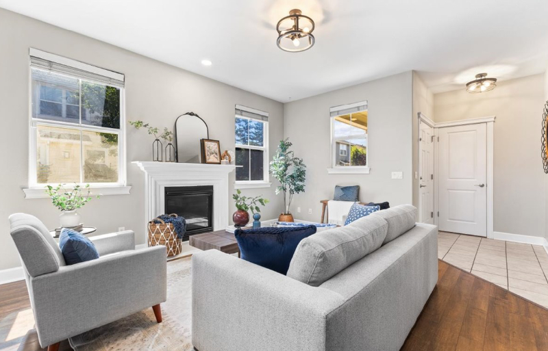 2455 Prairie Ln - Photo 5 of 20