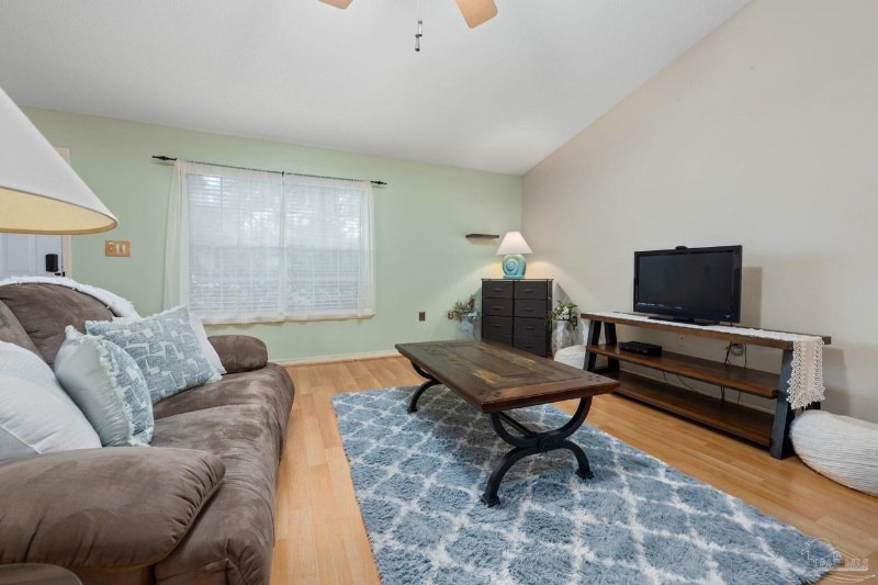 3159 Hickory St - Photo 3 of 13