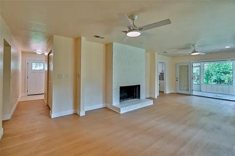 3135 Nw 68th Ave - Photo 5 of 14