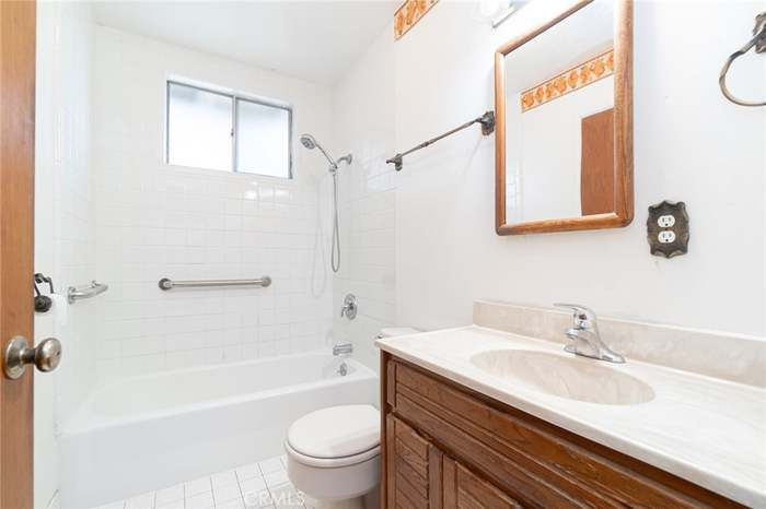 22125 Garston Ave - Photo 6 of 8