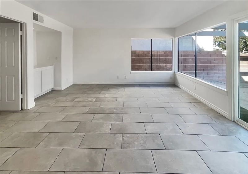 9670 Summerville St - Photo 4 of 18