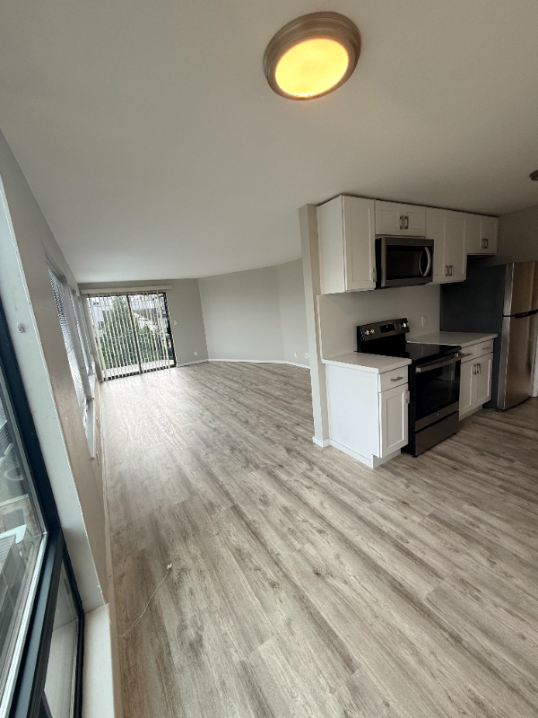 2117 Dexter Ave N #201 - Photo 4 of 18